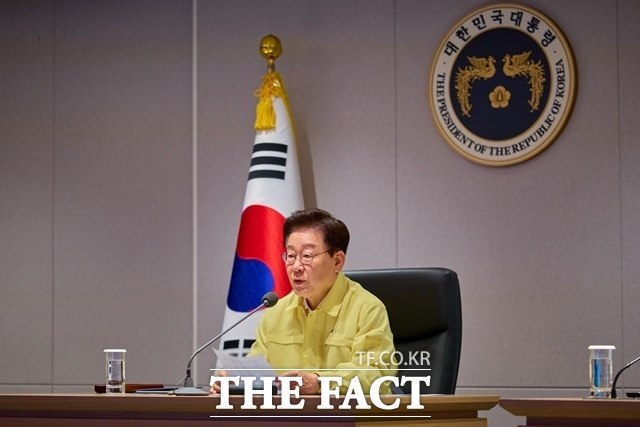이재명 대통령이 18일 청와대에서 주재한 을지 국가안전보장회의(NSC) 전체회의에서 발언하고 있다. /청와대