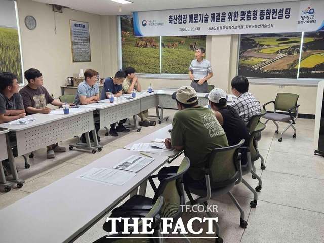 영광군이 축산 한우농가를 대상으로 생산성 향상을 위한 컨설팅을 진행하고 있다. /함평군