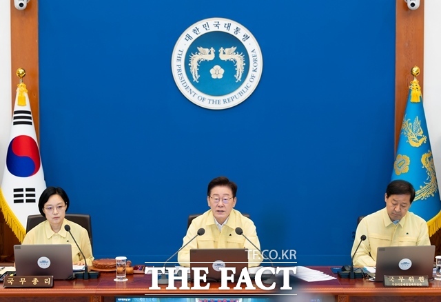 이재명 대통령은 21일 국회 신속처리안건(패스트트랙) 심사 기간을 단축하는 국회법 개정안 통과를 두고 