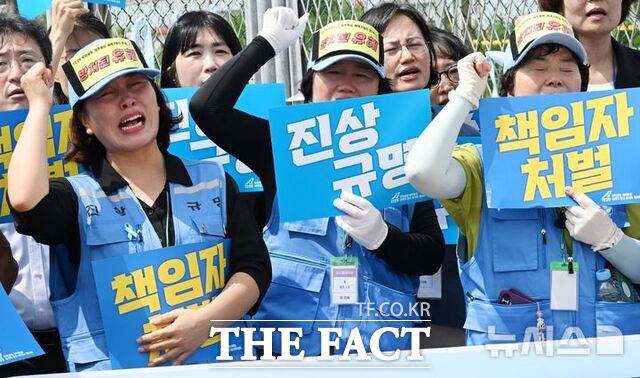 12·29 무안공항 제주항공 여객기 참사 유가족협의회와 지역 시민사회가 21일 오전 전남광주시 무안군 무안국제공항에서 참사 600일, 국가 방임 규탄 기자회견을 열고 울분을 토하고 있다. /뉴시스