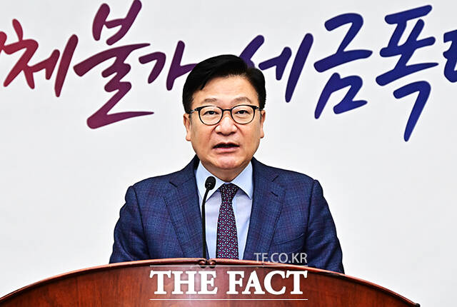 정점식 국민의힘 원내대표가 21일 오후 서울 여의도 국회에서 열린 의원총회에 참석해 모두발언을 하고 있다.