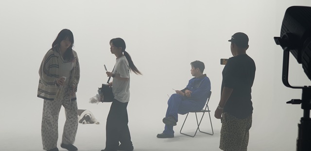 논란 넘어설 수 있을까? 각종 논란의 중심에 섰던 가수 MC몽이 다시 음악으로 정면 돌파에 나섰다. 최근 수면제 대리처방 의혹에 대해 경찰이 불송치 결정을 내린 데 이어, 단독 콘서트와 신곡 뮤직비디오 촬영까지 이어가며 본업에 집중하는 모습이다. /포켓돌스튜디오
