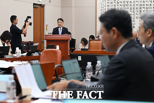 정성호 장관은 '두통'으로 법사위 불출석.