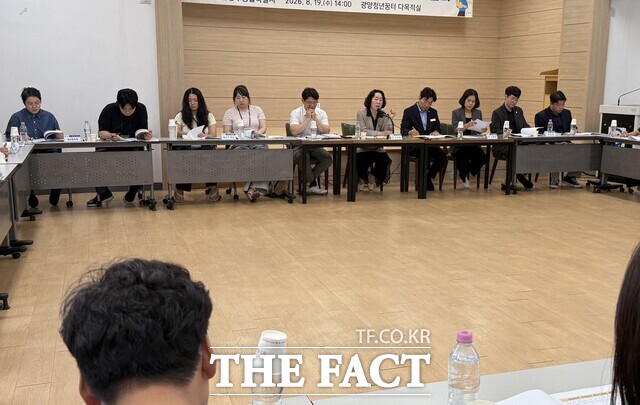 '청년정책 통합 방안 현장간담회'가 열려 청년 일자리 등 지원 사업에 관한 의견 수렴을 하고 있다. /전남광주시