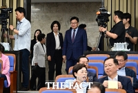  의원총회 참석하는 김미애 원내정책수석부대표 [포토]
