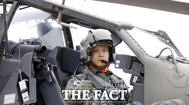 경북 울릉 출신의 육군 아파치 가디언(AH-64E) 조종사 조명환 준위가 지난해 11월 탑 헬리건에 선정돼 대통령상을 수상하는 영예를 안았다. /본인 제공