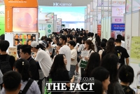  관람객으로 북적이는 '뷰티풀라이프 인 서울' [TF사진관]