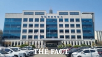  천안 아파트서 10대 아들, 부모에 흉기…아버지 숨지고 어머니 중태