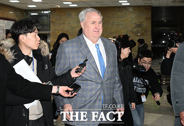 2024년 12월 14일 당시 인요한 국민의힘 의원이 서울 여의도 국회에서 열린 국민의힘 의원총회에 참석하고 있다. /박헌우 기자