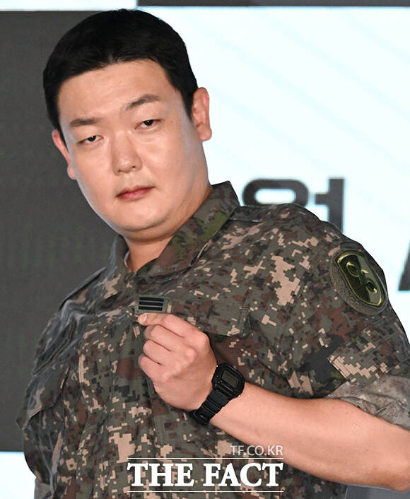 배우 남태우, 이원정, 이현균, 오대환, 김동준, 김민호(왼쪽 위부터 시계 방향)가 24일 오후 서울 구로구 신도림 디큐브시티 더 세인트 그랜드볼룸에서 열린 ENA 새 월화드라마 '신병4: 사보타주' 제작발표회에 참석해 포즈를 취하고 있다. /박상민 기자
