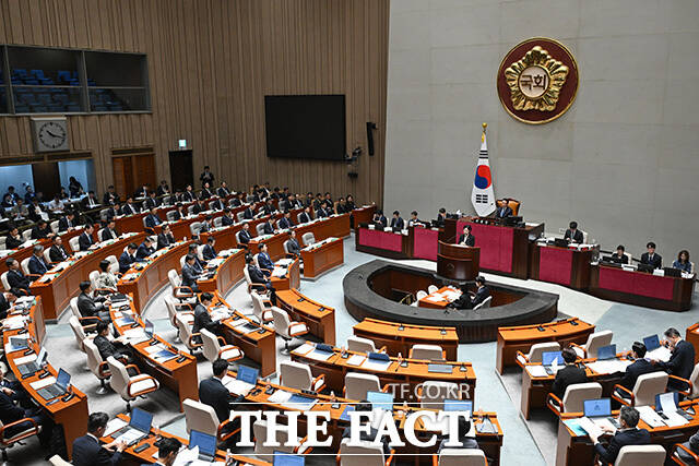 예산결산특별위원회 전체회의에 참석한 한성숙 국무총리.