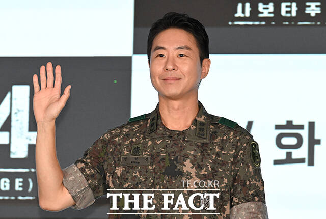 배우 남태우, 이원정, 이현균, 오대환, 김동준, 김민호(왼쪽 위부터 시계 방향)가 24일 오후 서울 구로구 신도림 디큐브시티 더 세인트 그랜드볼룸에서 열린 ENA 새 월화드라마 '신병4: 사보타주' 제작발표회에 참석해 포즈를 취하고 있다. /박상민 기자