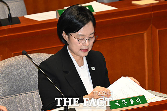 예산결산특별위원회 전체회의에 참석한 한성숙 국무총리.