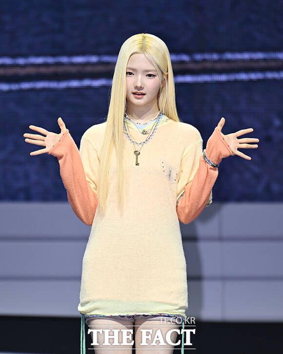 하이브 신인 걸그룹 튜이드(TUIDE) 세아와 엘레나, 서연, 지아, 서희, 사키, 이하늬(왼쪽부터)가 24일 오후 서울 광진구 예스24 라이브홀에서 열린 미니 1집 'TUNE & PLAY(튠 앤 플레이)' 데뷔 기념 미디어 쇼케이스에 참석해 포즈를 취하고 있다. /박헌우 기자