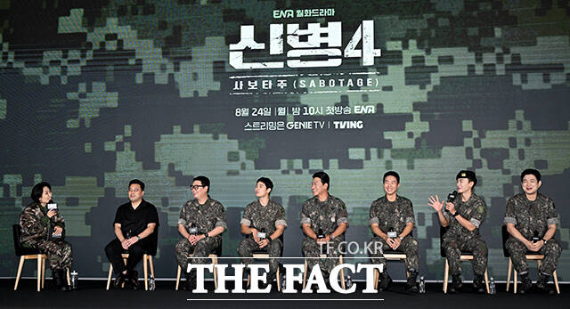 배우 남태우, 이원정, 이현균, 오대환, 김동준, 김민호(왼쪽 위부터 시계 방향)가 24일 오후 서울 구로구 신도림 디큐브시티 더 세인트 그랜드볼룸에서 열린 ENA 새 월화드라마 '신병4: 사보타주' 제작발표회에 참석해 포즈를 취하고 있다. /박상민 기자