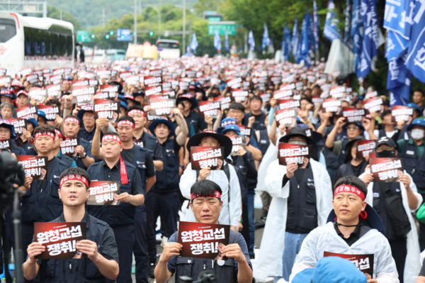 현대모비스 하청 노조의 원청 대상 파업권 확보가 불발됐다. 사진은 지난 21일 현대차그룹 양재동 본사에서 열린 금속노조 자동차 공동파업 / 전국금속노동조합