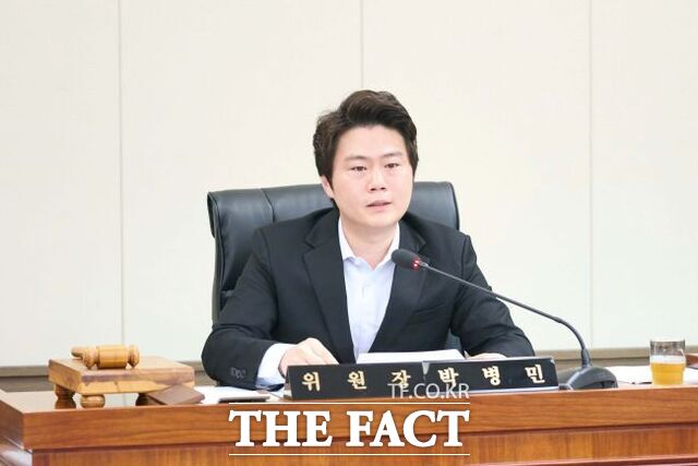 24일 용인시의회 의회운영위원회가 회의를 열고 제306회 제1차 정례회 일정과 세부 일정 등을 최종 결정하고 있다. /용인시의회