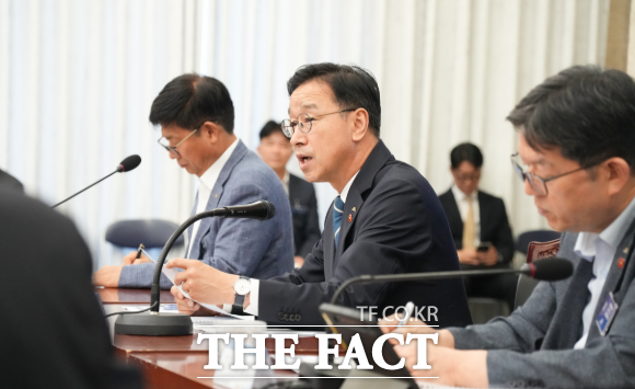 위성곤 제주도지사가 주간정책회의를 주재하고 있다. /제주도
