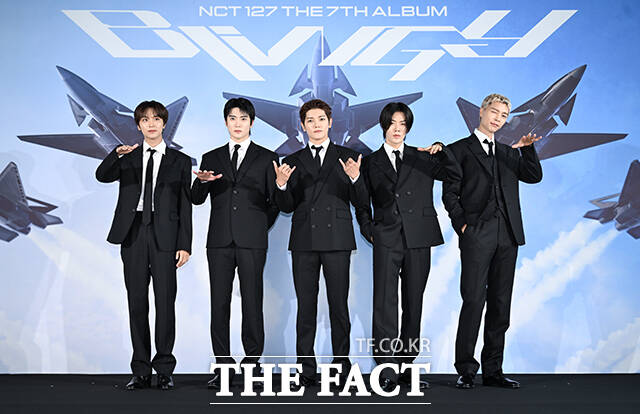 NCT 127 해찬과 재현, 태용, 유타, 쟈니(왼쪽부터)가 24일 오전 서울 송파구 SKY31 컨벤션에서 열린 정규 7집 'BLINGY' 발매 기념 기자간담회에 참석해 포즈를 취하고 있다. /박헌우 기자