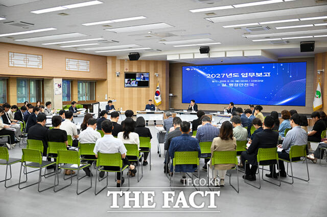 영주시가 24일 부터 31일까지 6일간 시청 강당에서 2027년도 업무보고를 열고 올해 주요 사업의 추진 상황을 점검한다. /영주시