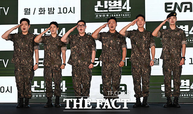 배우 남태우, 이원정, 이현균, 오대환, 김동준, 김민호(왼쪽 위부터 시계 방향)가 24일 오후 서울 구로구 신도림 디큐브시티 더 세인트 그랜드볼룸에서 열린 ENA 새 월화드라마 '신병4: 사보타주' 제작발표회에 참석해 포즈를 취하고 있다. /박상민 기자