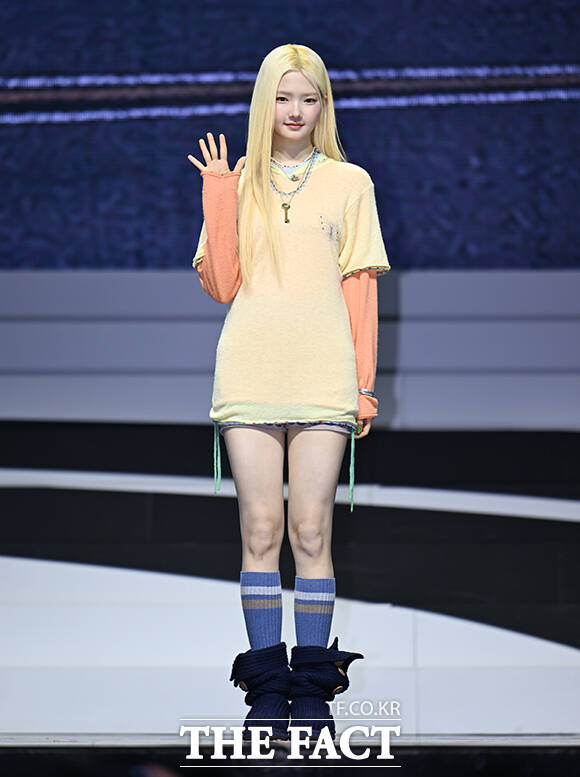 하이브 신인 걸그룹 튜이드(TUIDE) 세아와 엘레나, 서연, 지아, 서희, 사키, 이하늬(왼쪽부터)가 24일 오후 서울 광진구 예스24 라이브홀에서 열린 미니 1집 'TUNE & PLAY(튠 앤 플레이)' 데뷔 기념 미디어 쇼케이스에 참석해 포즈를 취하고 있다. /박헌우 기자