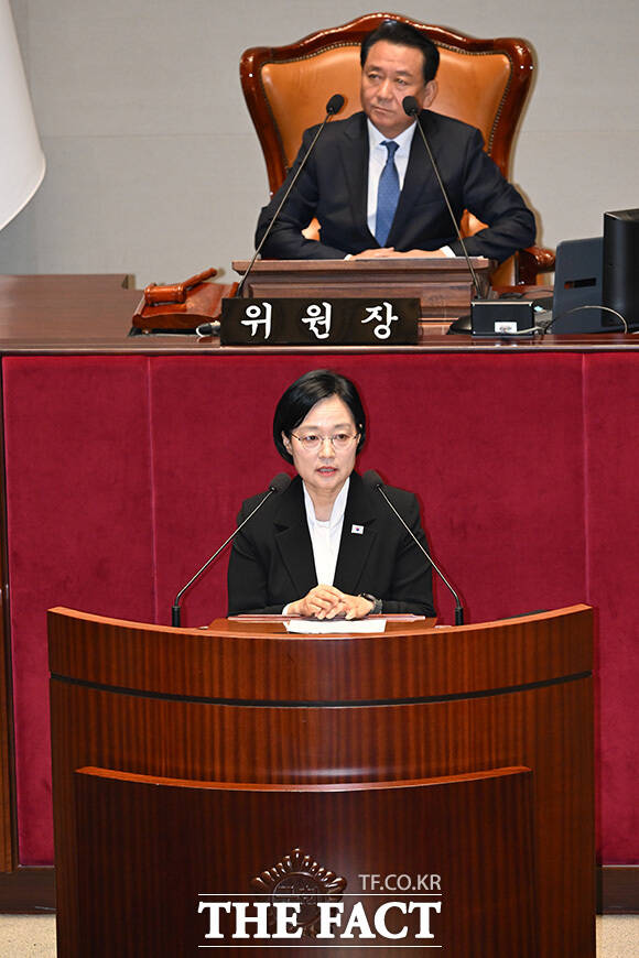 예산결산특별위원회 전체회의에 참석한 한성숙 국무총리.