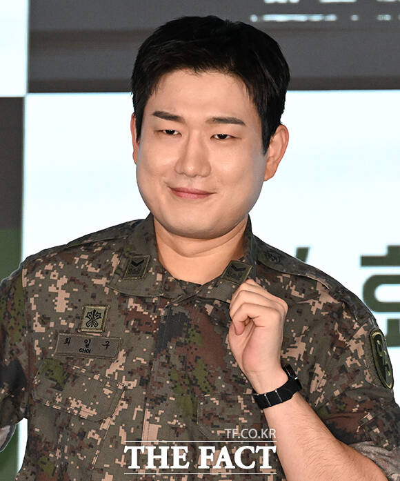 배우 남태우, 이원정, 이현균, 오대환, 김동준, 김민호(왼쪽 위부터 시계 방향)가 24일 오후 서울 구로구 신도림 디큐브시티 더 세인트 그랜드볼룸에서 열린 ENA 새 월화드라마 '신병4: 사보타주' 제작발표회에 참석해 포즈를 취하고 있다. /박상민 기자