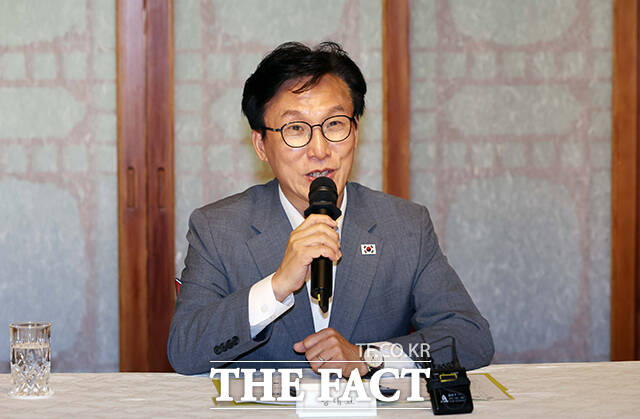 더불어민주당이 조국혁신당 등 진보·개혁 정당과의 연대를 추진하기 위한 당대표 직속 대통합추진단 TF(태스크포스)를 출범시킨다. 사진은 23일 오전 서울 종로구 삼청동 총리공관에서 열린 제10차 고위당정협의회에 참석해 모두발언을 하고 있는 김민석 민주당 대표. /박헌우 기자
