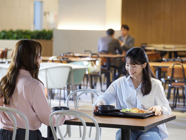 고물가 속 외식비 부담이 커지는 가운데 급식업계가 상반기 실적 개선세를 이어갈지 주목된다. 하반기 신규 수주와 해외사업 확대 등 새로운 성장동력 확보가 실적의 향방을 가를 것이란 평가도 나온다. /CJ프레시웨이