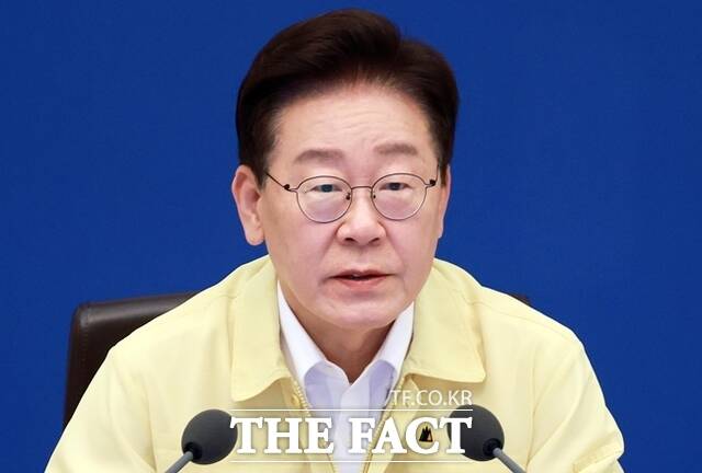 이재명 대통령은 24일 대통령 친인척과 고위급 참모들의 비위를 감찰하는 특별감찰관 후보자로 최길수 변호사를 지명했다고 강유정 청와대 수석대변인이 브리핑에서 밝혔다. 이재명 대통령이 20일 청와대에서 주재한 제44차 수석보좌관회의에서 발언하고 있다. /뉴시스