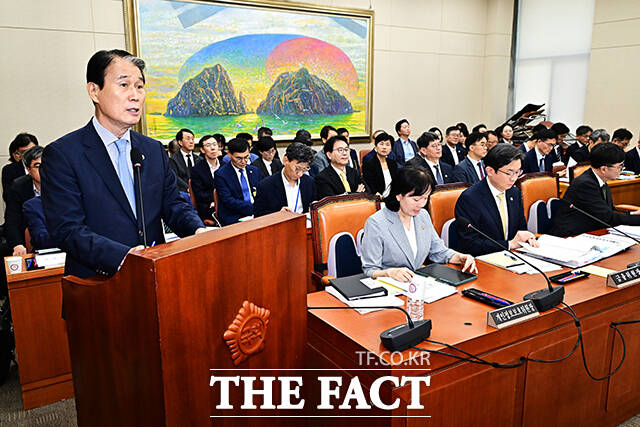 2025회계연도 결산에 대한 제안설명하는 권오을 국가보훈부 장관.