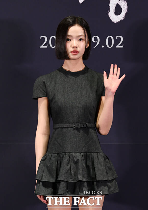 이지원 감독과 배우 하지원, 김시아, 류승룡(왼쪽부터)이 24일 오후 서울 강남구 메가박스 코엑스에서 열린 영화 '비광' 언론시사회 및 기자간담회에 참석해 포즈를 취하고 있다. /이새롬 기자