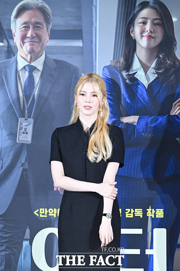 배우 한소희가 24일 오전 서울 용산구 CGV 용산아이파크몰에서 열린 영화 ‘인턴’ 제작보고회에 참석해 포즈를 취하고 있다. /서예원 기자