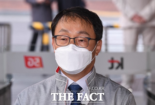 하청업체 대표이사 선임 과정에 부당하게 개입한 혐의로 재판에 넘겨진 구현모 전 KT 대표의 1심 선고가 25일 열린다./더팩트DB