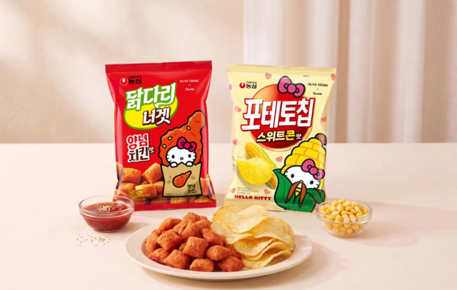 농심은 25일에도 올리브영, 산리오캐릭터즈와 협업해 닭다리너겟 양념치킨맛과 포테토칩 스위트콘맛 2종을 선보였다. 농심은 9월 한 달간 올리브영 센트럴 명동타운에서 외국인 관광객 상대로 팝업을 열며 마케팅을 펼친다. /농심