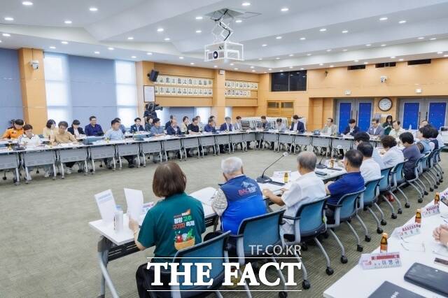 청양군이 24일 군청 대회의실에서 축제추진위원과 관계 부서장 등이 참석한 가운데 최종보고회를 열고 있다. /청양군