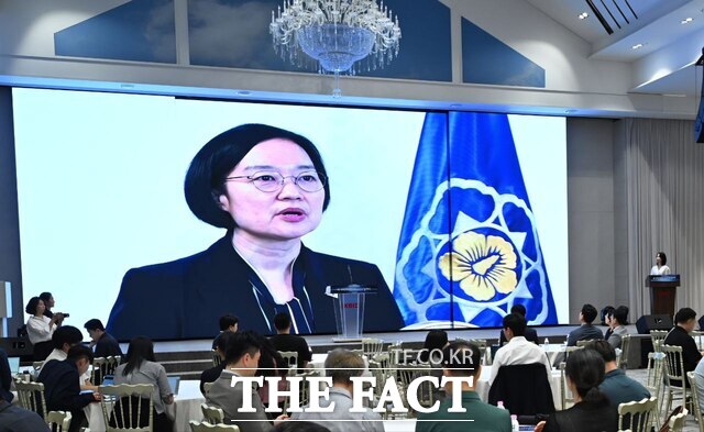 한성숙 국무총리는 25일 오후 서울 마포구 중소기업DMC타워에서 열린 '제2회 더팩트 미래전략포럼'에서 영상 축사를 통해 