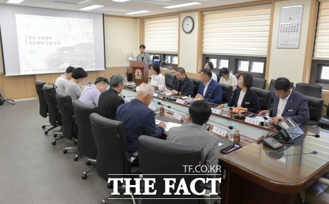 공주시가 향옥 복원 정비 기본계획 수립 용역 착수보고회를 열고 있다. /공주시