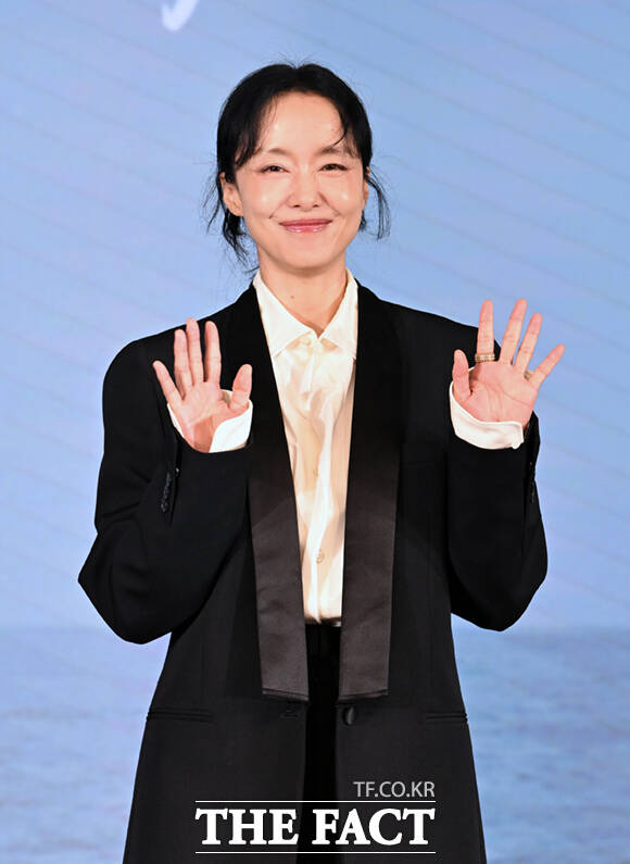 '가능한 사랑'으로 만난 배우 조여정과 이창동 감독, 전도연 (왼쪽부터).