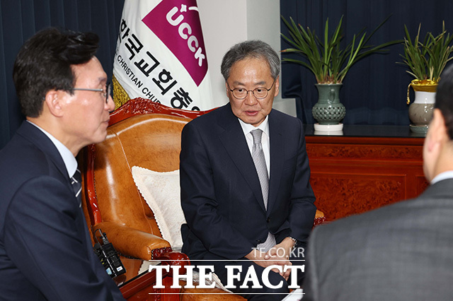 환담 나누는 김민석 대표와 김정석 대표회장. /국회사진기자단