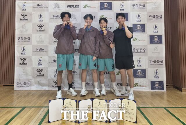 목원대학교 세팍타크로부가 '2026 시·도 대항 세팍타크로 대회' 대학부 더블이벤트와 레구이벤트에서 2관왕을 차지한 후 기념 촬영을 하고 있다. /목원대