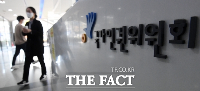 한 구치소에서 수용자에게 금속보호대 등 보호장비 3종을 9시간 이상 동시에 착용하게 한 것으로 나타났다. 국가인권위원회(인권위)는 신체의 자유 침해라고 판단했다. /남용희 기자