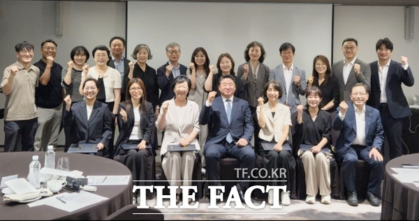 한국노인종합복지관협회가 25일 서울드래곤시티호텔에서 자문단 및 임원 등 30여 명이 참석해 ‘한국노인종합복지관협회 자문단 위촉식 및 좌담회’를 개최했다. /선치영 기자