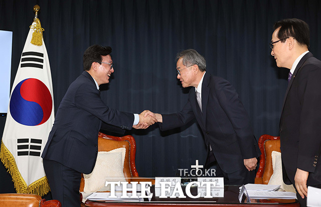 환담 나누는 김민석 대표와 김정석 대표회장. /국회사진기자단