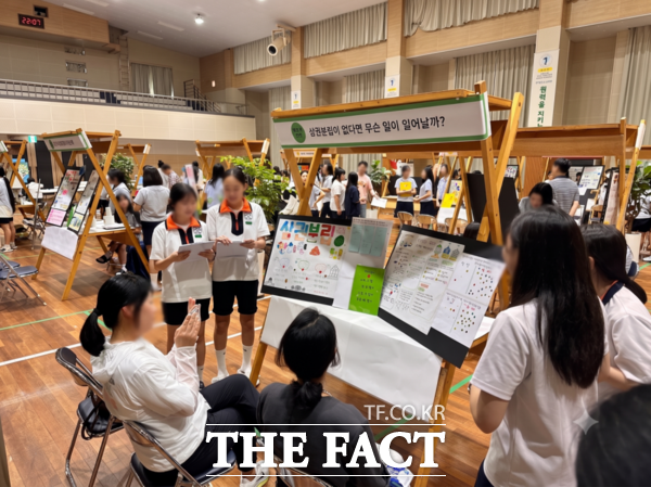 지난 7월 10일부터 16일까지 호수돈여자중학교가 진행한 러닝 페어 행사 모습. /정예준 기자