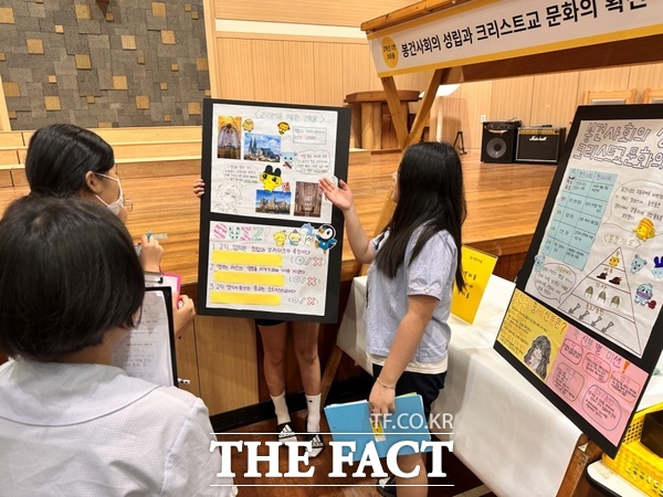 지난 7월 10일부터 16일까지 호수돈여자중학교가 진행한 러닝 페어 행사 모습. /정예준 기자