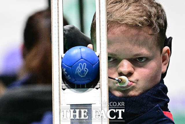 26일 서울 송파구 올림픽공원 KSPO돔에서 '2026 서울 세계보치아선수권' 출전 프랑스 대표팀 선수가 경기를 하루 앞두고 막바지 연습에 매진하고 있다. /남윤호 기자