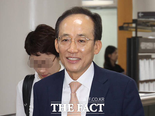 12·3 비상계엄 당시 국회의 계엄 해제 표결을 방해한 혐의를 받는 추경호 대구시장이 26일 오전 서울 서초구 서울중앙지방법원에서 열린 내린중요임무종사 혐의 공판에 출석하고 있다. /박헌우 기자