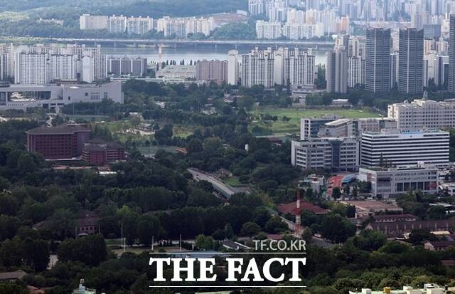 김윤덕 국토교통부 장관과 오세훈 서울시장은 다음 주에 다시 만나 용산공원을 활용한 주택 공급 문제에 관한 논의를 이어갈 예정이다. /뉴시스